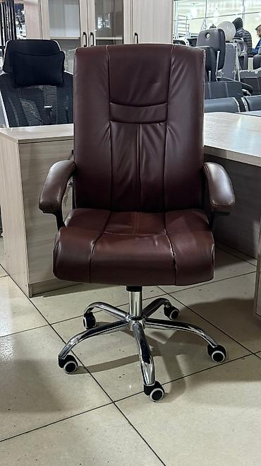 Офисные кресла: Офисное кресло с мягкой сидушкой и спинкой обеспечивает комфорт во — 8