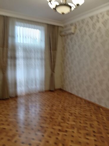 Köhnə tikili: 1 - məhəllə 4/2 - mərtəbəsində 3 otaqlı yol qrağı kombisi var polı — 6