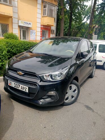 Chevrolet: Chevrolet Spark: 2017 г., 1 л, Робот, Бензин, Седан