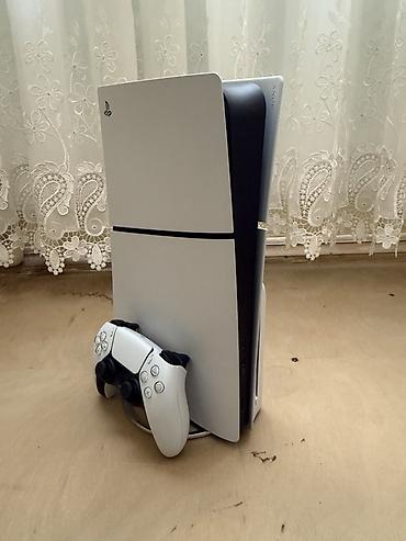 PlayStation 5 (diskli versiya) konsolu Xüsusiyyətlər: - 4K UHD
