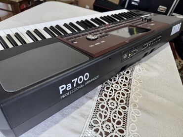 дом с бассейном: Sintezator, Korg