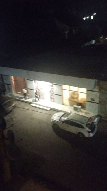 qubada kirayə: Agdas rayon merkezinde polisin yani 5mertebe ile uzbeuz 150kv.m her