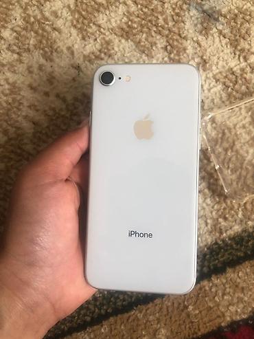 Apple iPhone: IPhone 8, Б/у, 64 ГБ, Белый, Защитное стекло, Чехол, 70 % — 8