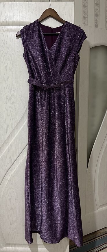 фиолетовое платье: Вечернее платье, фиолетового цвета, 38 размер ( М) очень красивое