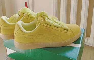 кроссовки женские размер 38: Продаю новые оригинал кроссовки от Puma привезли с Дубая,не подошёл