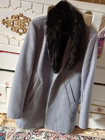 мужское пальто: Kişi üçün palto Bir dəfə geyinilib dar oldugu ucun satılır.80azn
