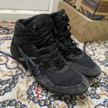 спортивные бриджи мужские: Эркектердин кроссовкасы, 39, Asics, Колдонулган, түсү - Кара, Өзү алып кетүү, Акылуу жеткирүү