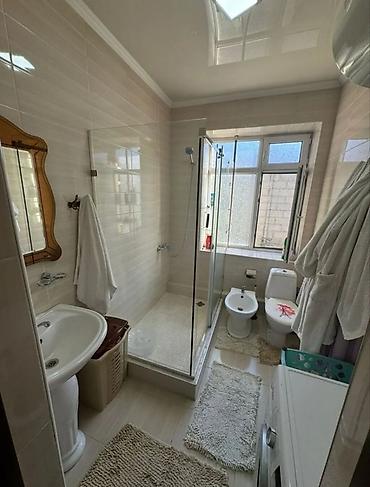 Үйлөрдү сатуу: 6 бөлмө жана андан көп, 170 м², 10 соток, Бишкек, Киргизия 1 — 8