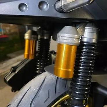 Ostali motocikli i skuteri: Sportski skuter 300 cm³ – moderni maxi dizajn - Agregat — 19