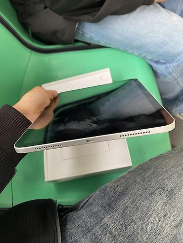 Apple iPad: Apple iPad A16 planşet 4 ay işlenib. - Yaddaş: 128GB - Pil: 100% - — 4