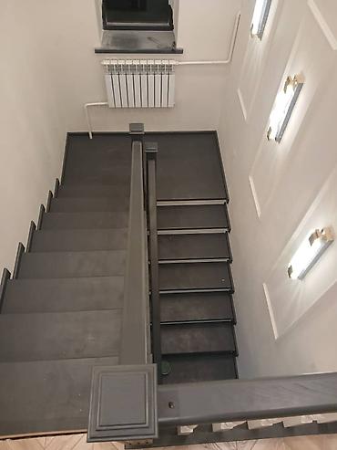 Деревянные лестницы: Деревянная лестница Для дома, Вид дерева: Орех, Форма лестницы: Много-маршевая, Стиль: Классический — 10