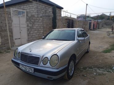 Mercedes-Benz: Mercedes-Benz E 220: 2.2 l | Sedan — 11