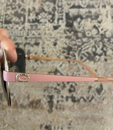 Ostala ženska odeća: Original žense naočare (Guess, Ray Ban) U dobrom stanju, cena po — 8