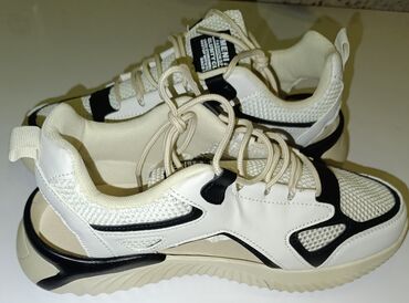 Кроссовки и спортивная обувь: Мужские летние кроссовки, размер 42, производство Китай