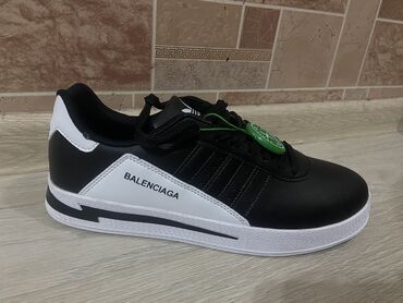 butsi adidas: Эркектердин кроссовкасы, 41, Adidas, Жаңы, түсү - Кара, Өзү алып кетүү