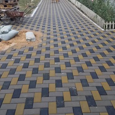 Брусчатка кирпич: Брусчатка кирпич, Для парковки, Бетонная, Прессованная, Новый, Гарантия, Бесплатный выезд, Бесплатная доставка at lalafo.kg — 3 Брусчатка кирпич: Брусчатка кирпич, Для парковки, Бетонная, Прессованная, Новый, Гарантия, Бесплатный выезд, Бесплатная доставка — 3