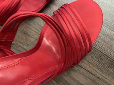 Basanoşka və səndəllər: Zara, Ölçü: 37, rəng - Qırmızı, Yeni — 15