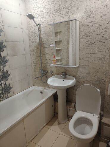 продаю дом в селе садовое: 2 комнаты, 43 м², 104 серия, 4 этаж, Косметический ремонт
