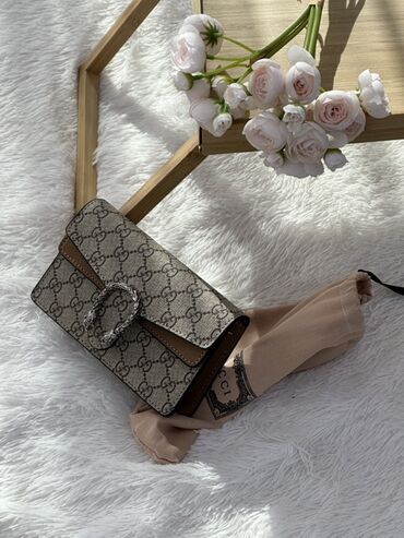 косметичка сумка: Сумка-плечевая Gucci 
В комплекте пыльник и коробка