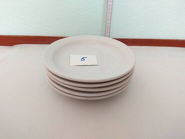 Другие товары для кухни: Продаю: 1. Блюдо глиняное, диаметр 36 см., цена 200 сом; 2. Тарелки — 6