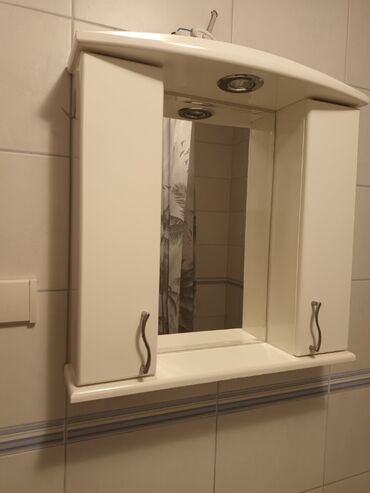 Ormaric i ogledalo za kupatilo