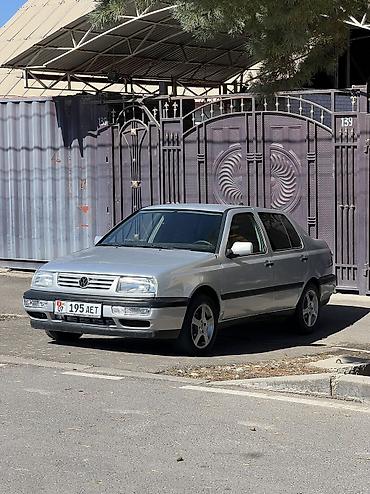 Volkswagen Vento: 1993 г., 1.8 л, Механика, Бензин, Седан at lalafo.kg Volkswagen Vento: 1993 г., 1.8 л, Механика, Бензин, Седан
