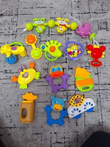 детские игрушки погремушки: Продаю погремушки за все 400с