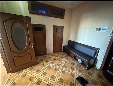 8 mikrorayon: 3 otaqlı mənzil – interyer və təchizat təsviri - Geniş dəhliz: taxta — 1