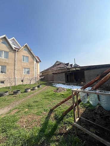 Продажа коттеджей и домов: Жер там сатылат! Адрес: Ак Ордо 1, ул Бермет Сотых: 5 сотых, по факту — 4