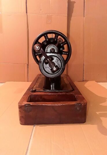 Qədim tikiş maşınları: Qədimi tikiş maşını "Qosşveymaşına" satılır.SSRİ 1923-25 illər.İşlək — 16