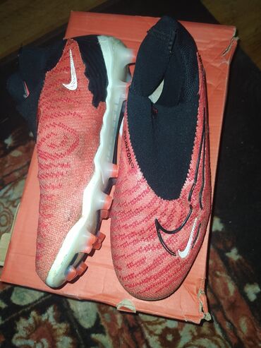 футбольный сараканошка: Размер 36. Одевал максимум 4-5 раз очень удобный.спорт на футбол можно