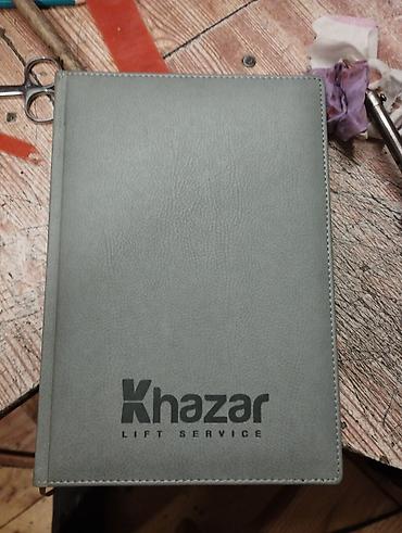 pla filament: Xəzər Lift Service brendlı gündəlik planlayıcı - Örtük: boz rəngli — 1