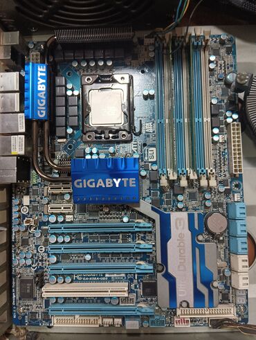 Материнские платы: Продаю в комплекте : материнская плата Socket 1366 Gigabyte