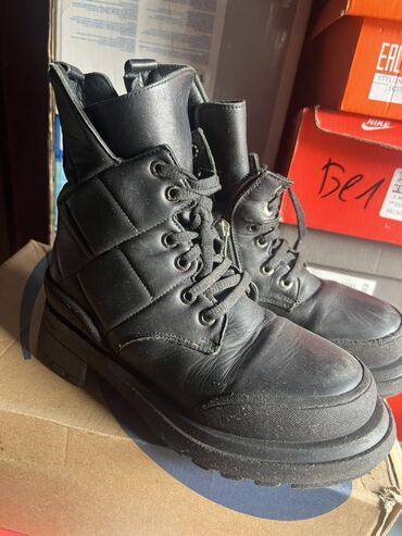 спортивное оборудование: Женские зимние ботинки в байкерском стиле - Цвет: черный - Материал