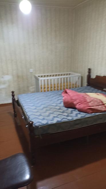 Kirayə mənzillər: 2 otaq icersinde xaladenik paltaryuyan elverislidi.Qiymet 350 kommunal — 3