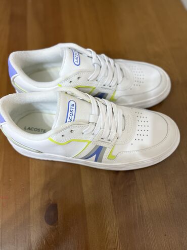 Кроссовки и спортивная обувь: Lacoste кожаные,39 размер со Штатов
Обуты 2 разасостояние новых