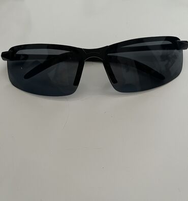 Naočare: Muske Naocare - Model 1: Pravougaone, bez okvira, tamnozelena stakla — 3