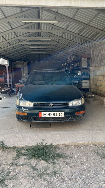 машины 2010 года и выше: Toyota Camry: 1993 г., 2.2 л, Автомат, Бензин, Седан
