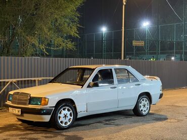 задние фары нексия 2: Классический седан Mercedes-Benz 190Eгода, цвет белый. Модель отличает