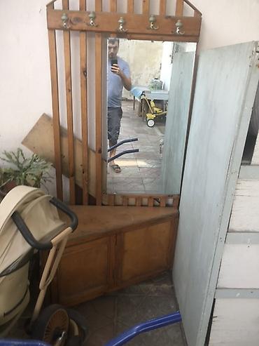 qab iskafi: Qapıdaxili asılqanlı dəhliz mebeli və kiçik stol dəsti - Material — 1
