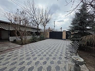 Продажа коттеджей и домов: Дом в Ала-Арче, срочно. Площадь дома: 400 м² Площадь участка: 6,25 — 9