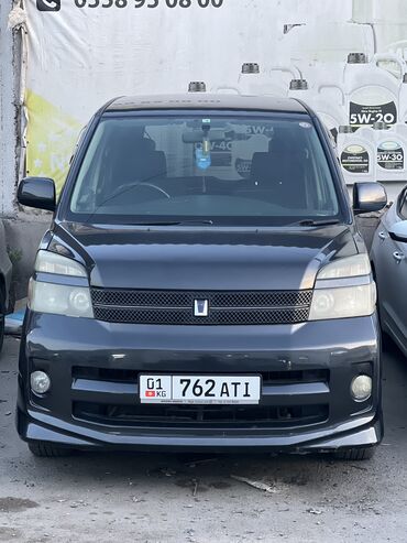 автомобиль купля: Toyota Voxy: 2004 г., 2 л, Автомат, Бензин, Минивэн
