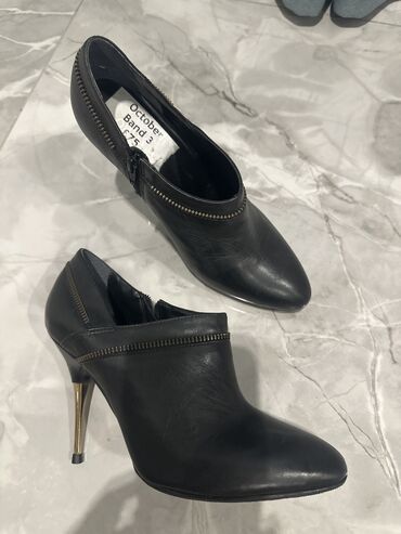брендовая обувь на каблуках: Туфли Размер: 37, цвет - Черный
