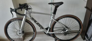 велосипеды с алюминиевой рамой: Продаю практически новый шоссейный велосипед. лёгкая алюминиевая рама