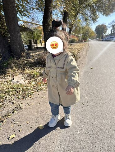 детская куртка на девочку: Продаю детский тренч на 2-3 годика (на ростовку 86-92 см) Качество