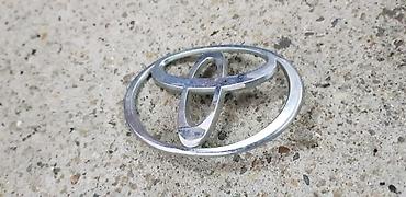ZNAK ZA TOYOTA LAND CRUISER OD 1996. DO 2003. GOD