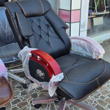 Ofis və oyun kresloları: Yeni, Təkərli, Qolları tənzimlənir, Dəri -da lalafo.az — 24 Ofis və oyun kresloları: Yeni, Təkərli, Qolları tənzimlənir, Dəri — 24