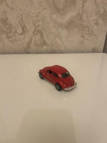 Avtomobil satışı: Qırmızı retro miniatür avtomobil modeli – “Beetle” üslubunda - — 4