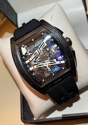 samsung watch 1: Korpus: Qara tonlarda, kvadrat-yonlu “tonneau” formalı metal korpus — 1