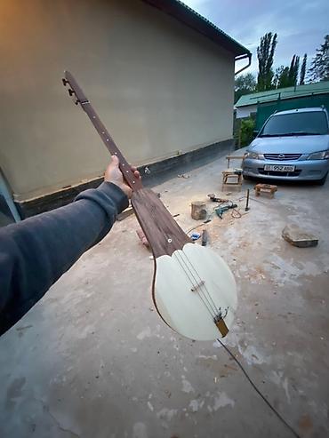 Гитары: Комуз…Өтө эмгекти мээнети талап кылган Үч кылдуу кыргыздын салттуу — 12